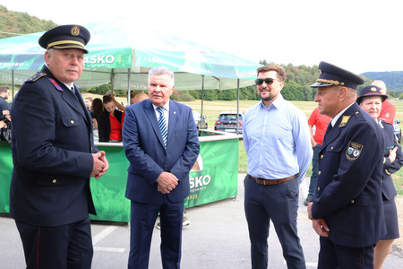 Predaja gasilskega vozila  GVGP-1 PGD Grahovo 03 Foto Ljubo Vukelič
